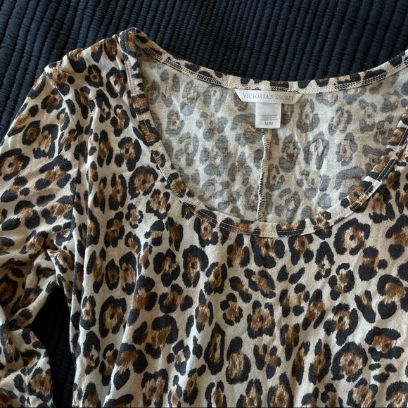 Victoria’s Secret leopard print 3/4 sleeve tee - Picture 2 of 2